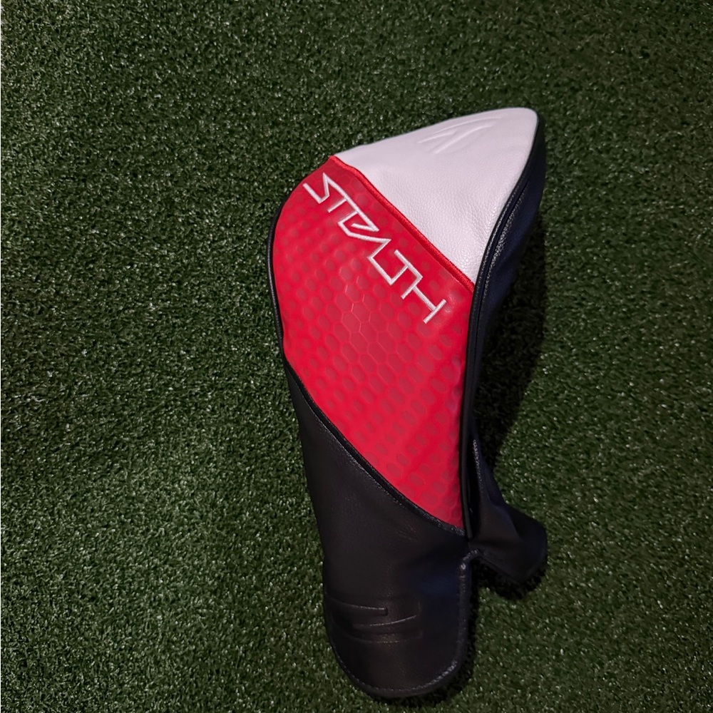 TaylorMade Stealth Headcover - Red, Black, White